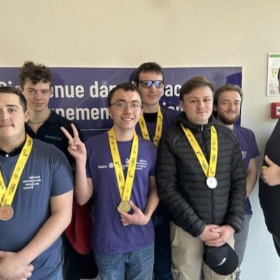 Pierre-Louis BONGAIN, Guillaume PICAUD, Thibaud DOURLENS, Luc ALBERTINI, Augustin MONCHARMONT, Amaël LORENZINI et leur formateur Emmanuel CHAMBON.